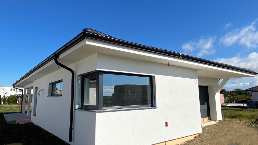 KRÁSNY RODINNÝ DOM S GARÁŽOU KÚSOK OD TRNAVY NA PREDAJ