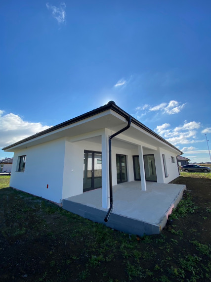 KRÁSNY RODINNÝ DOM S GARÁŽOU KÚSOK OD TRNAVY NA PREDAJ