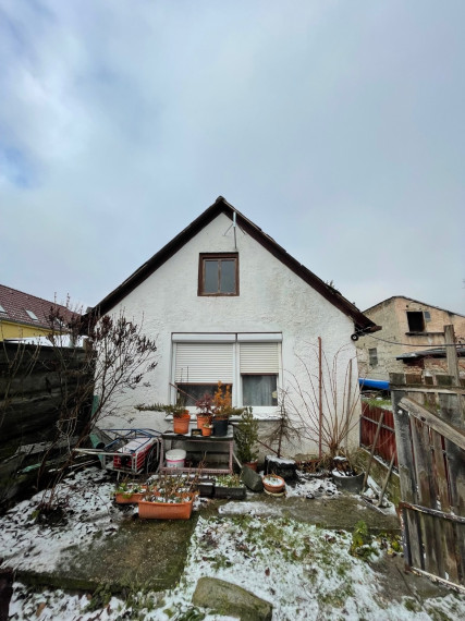 NA PREDAJ MENŠÍ DOMČEK V BRATISLAVE ČASŤ RAČA ZA 85.000,-EUR