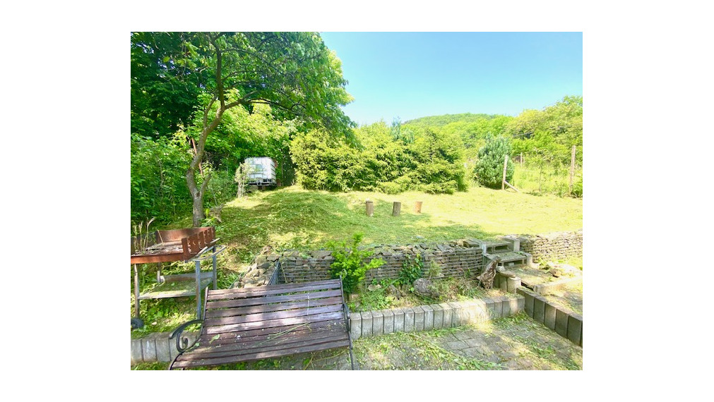 +++ NA PREDAJ CHATA S KRÁSNYM POZEMKOM A VÝHĽADMI V KARPATOCH+++