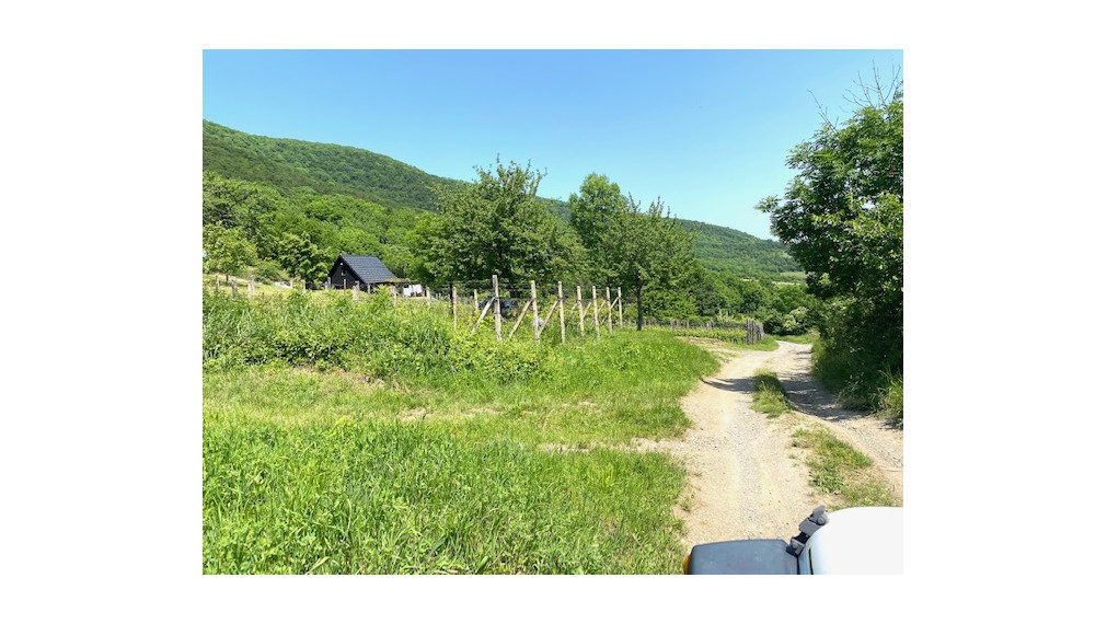 +++ NA PREDAJ CHATA S KRÁSNYM POZEMKOM A VÝHĽADMI V KARPATOCH+++