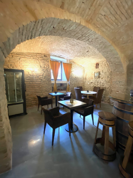 PRENÁJOM OBCHODNÉHO PRIESTORU V TRNAVE V CENTRE MESTA NA HALENÁRSKEJ