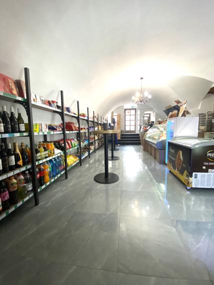 PRENÁJOM OBCHODNÉHO PRIESTORU V TRNAVE V CENTRE MESTA NA HALENÁRSKEJ