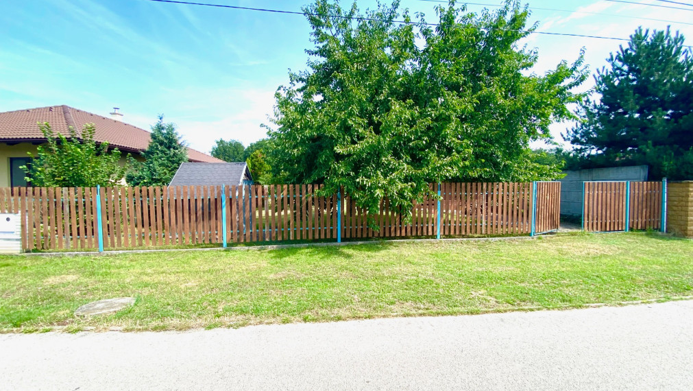 +++ VEĽKORYSÝ STAVEBNÝ POZEMOK NA DVA DOMY V CENTRE OBCE ŠPAČINCE O VEĽKOSTI 1229m2+++