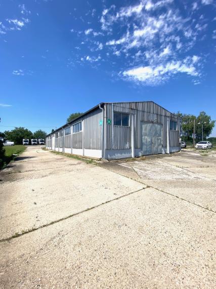 +++ PRENÁJOM ADMINSTRATÍVNYCH PRIESTOROV A SKLAOVACEJ HALY NA STRATEGICKOM MIESTE PRI TRNAVE+++