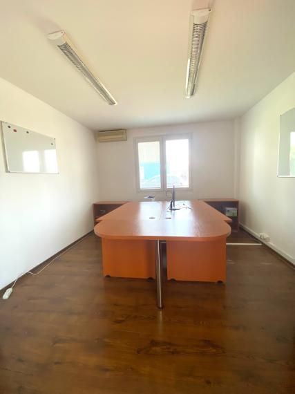 +++ PRENÁJOM ADMINSTRATÍVNYCH PRIESTOROV A SKLAOVACEJ HALY NA STRATEGICKOM MIESTE PRI TRNAVE+++