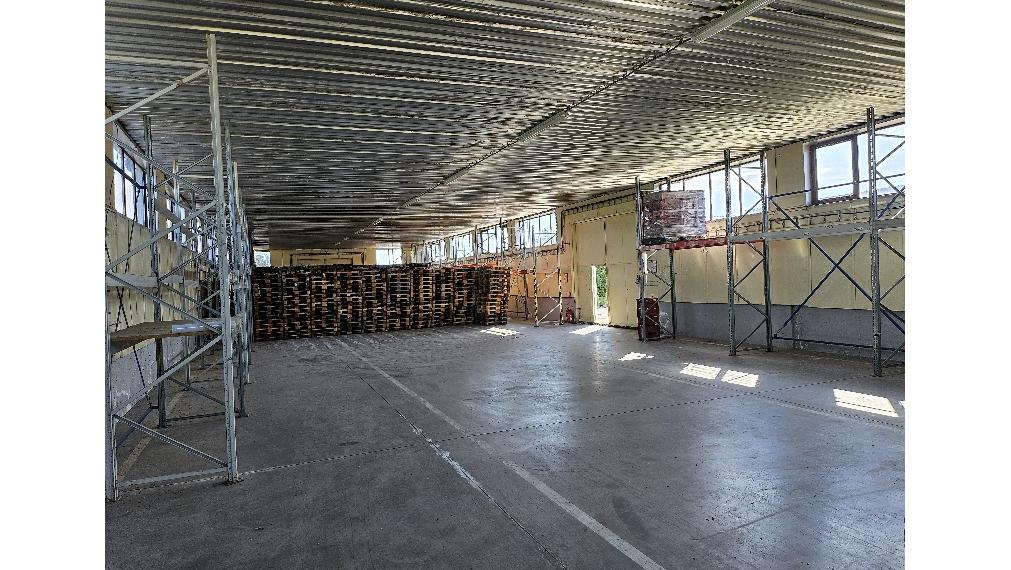 +++ PRENÁJOM ADMINSTRATÍVNYCH PRIESTOROV A SKLAOVACEJ HALY NA STRATEGICKOM MIESTE PRI TRNAVE+++