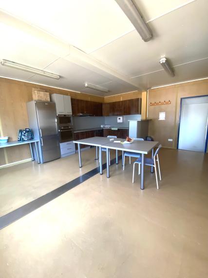 +++ PRENÁJOM ADMINSTRATÍVNYCH PRIESTOROV A SKLAOVACEJ HALY NA STRATEGICKOM MIESTE PRI TRNAVE+++