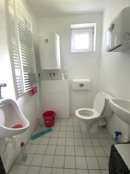 +++ PRENÁJOM ADMINSTRATÍVNYCH PRIESTOROV A SKLAOVACEJ HALY NA STRATEGICKOM MIESTE PRI TRNAVE+++