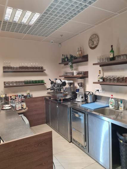 PRENÁJOM KAVIARNE V CENTRE MESTA S KRÁSNOU TERASOU