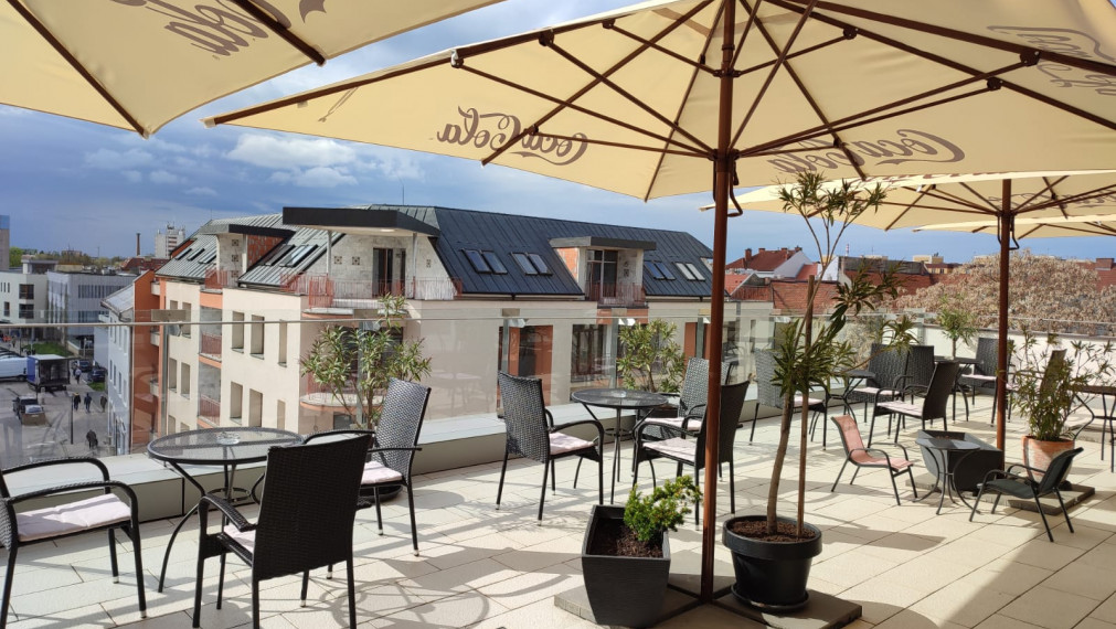 PRENÁJOM KAVIARNE V CENTRE MESTA S KRÁSNOU TERASOU