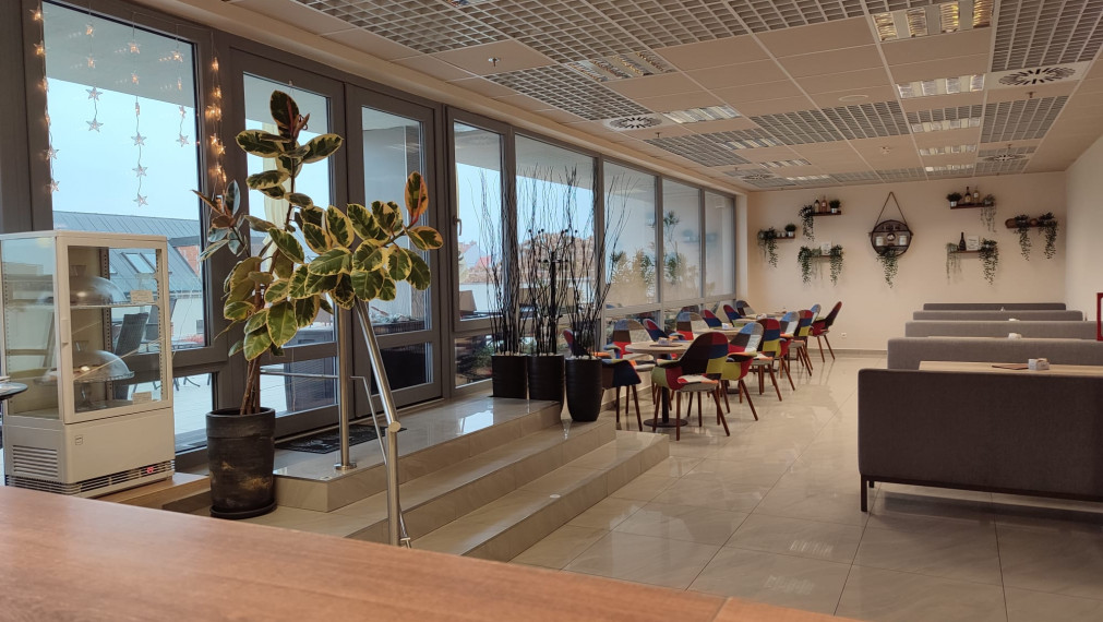 PRENÁJOM KAVIARNE V CENTRE MESTA S KRÁSNOU TERASOU