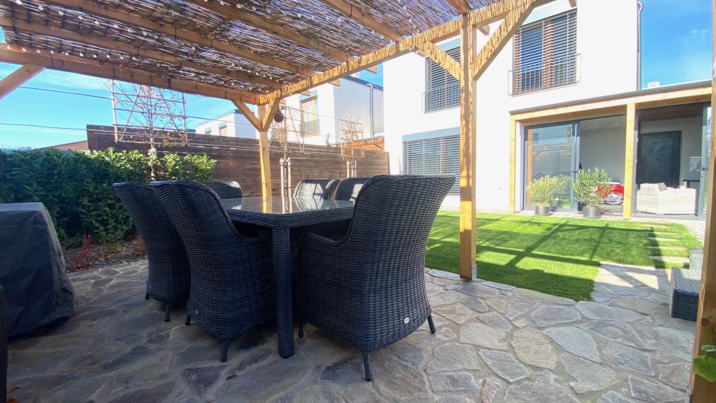 +++ NADČASOVÁ NOVOSTAVBA RODINNÉHO DOMU S GARÁŽOU NA PREDAJ V SEREDI+++