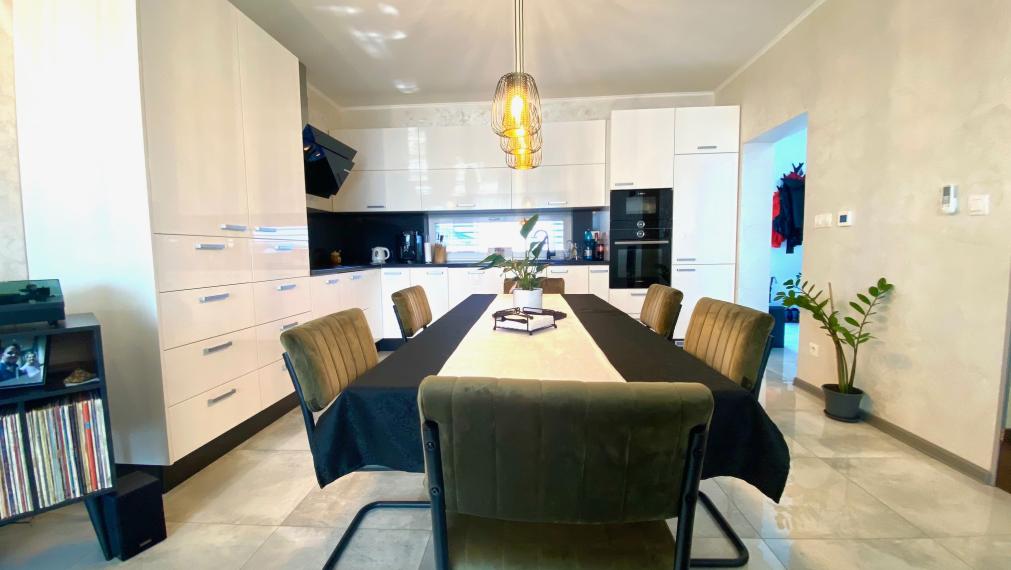 +++ NADČASOVÁ NOVOSTAVBA RODINNÉHO DOMU S GARÁŽOU NA PREDAJ V SEREDI+++