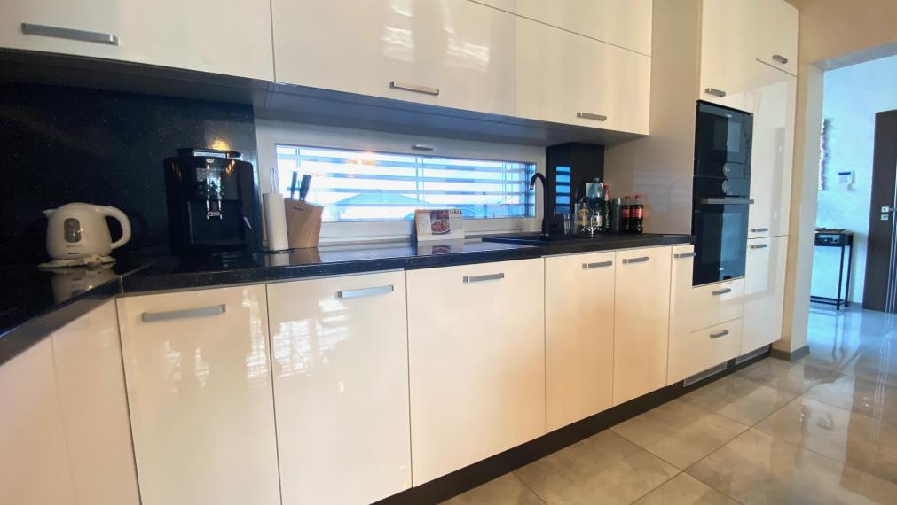 +++ NADČASOVÁ NOVOSTAVBA RODINNÉHO DOMU S GARÁŽOU NA PREDAJ V SEREDI+++