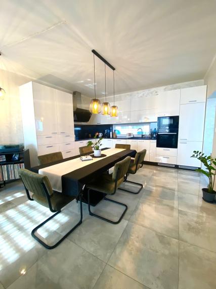 +++ NADČASOVÁ NOVOSTAVBA RODINNÉHO DOMU S GARÁŽOU NA PREDAJ V SEREDI+++