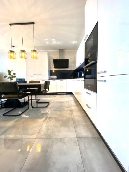 +++ NADČASOVÁ NOVOSTAVBA RODINNÉHO DOMU S GARÁŽOU NA PREDAJ V SEREDI+++