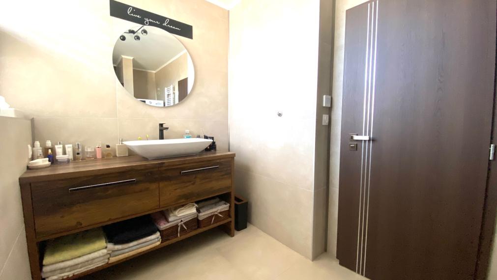 +++ NADČASOVÁ NOVOSTAVBA RODINNÉHO DOMU S GARÁŽOU NA PREDAJ V SEREDI+++