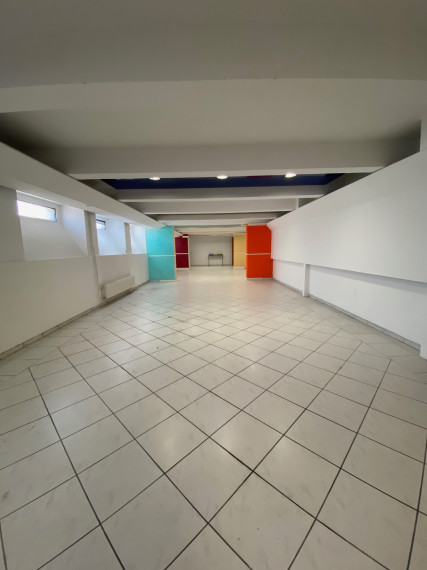 OBCHODNO - KOMERČNÉ PRIESTORY – TANEČNÉ ŠTÚDIO NA PRENÁJOM KÚSOK OD CENTRA TRNAVY