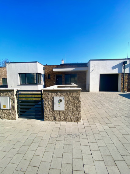 +++ NOVOSTAVBA 4 IZBOVÉHO RODINNÉHO DOMU S GARÁŽOU ZA 199.900,-+++