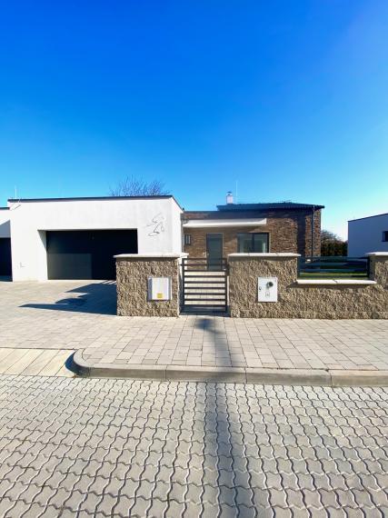 +++ NOVOSTAVBA 4 IZBOVÉHO RODINNÉHO DOMU S DVOJGARÁŽOU ZA 218.000,-+++