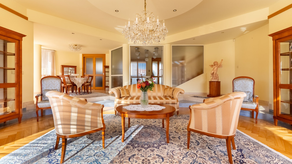 +++REZERVOVANÉ+++ EXKLUZÍVNY RODINNÝ DOM V SAMOTNOM SRDCI TRANVSKÉHO SPIEGELSAALU+++