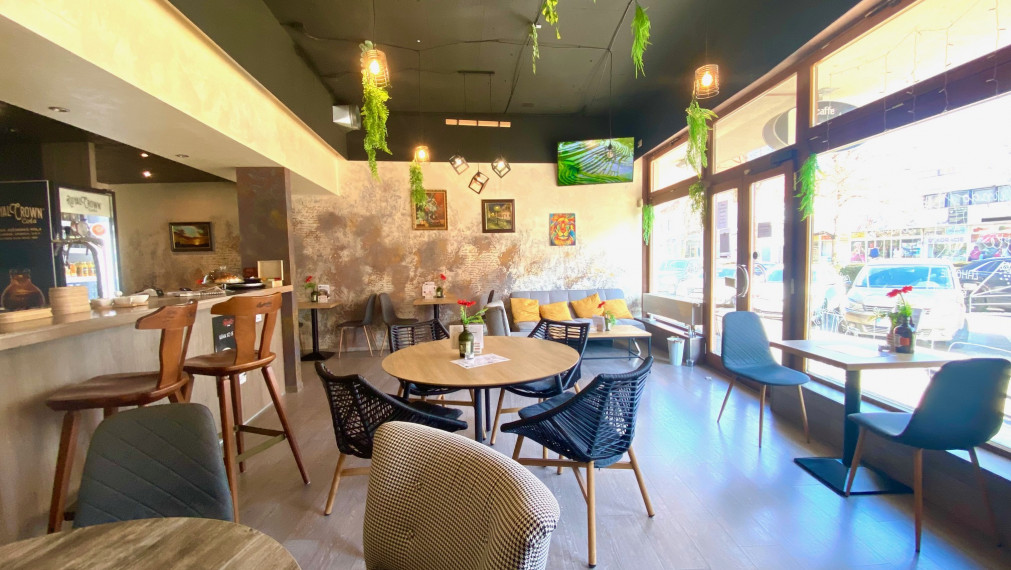 +++ ODSTÚPENIE ZABEHNUTEJ KAVIARNE CAFFE PAULÍNSKA V CENTRE TRNAVY +++