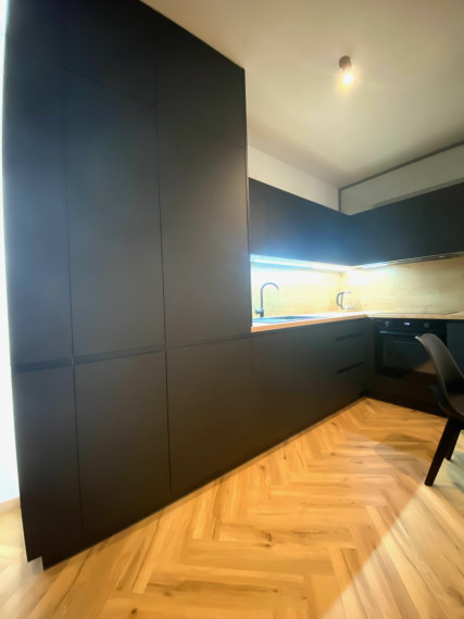 +++ NA PREDAJ DIZAJNOVÝ 2 IZBOVÝ BYT V NOVOSTAVBE V HISTORICKOM CENTRE TRNAVY+++