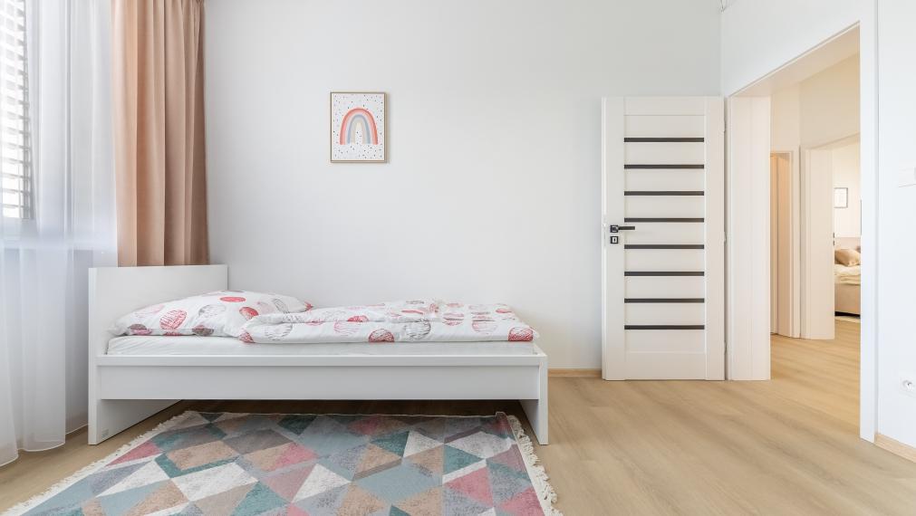 +++ NÁDHERNÝ RODINNÝ DOM S GARÁŽOU VO VEĽKÝCH KOSTOLANOCH NA PREDAJ+++