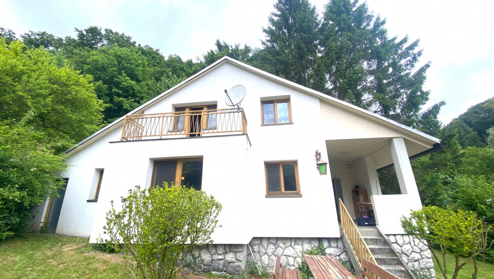 +++ NA PREDAJ KRÁSNA MUROVANÁ CHATA O VEĽKOSTI RODINNÉHO DOMU NA BUKOVEJ-ČASŤ SOKOLSKÉ CHATY+++