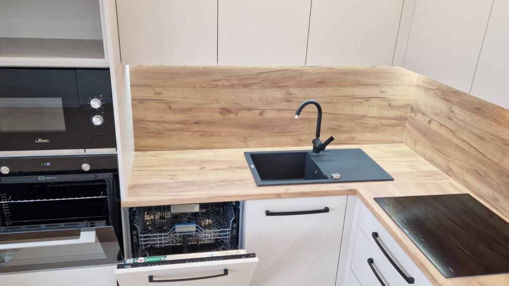 +++REZERVOVANÉ+++ NA PREDAJ NADČASOVO ZREKONŠTRUOVANÝ 3 IZBOVÝ BYT  V TRNAVE+++