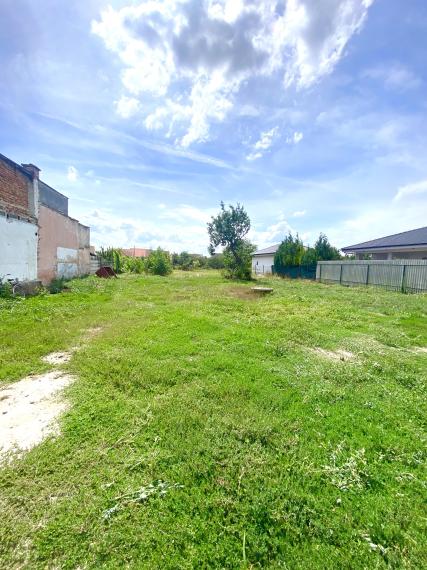 EXKLUZÍVNY STAVEBNÝ POZEMOK V ŠPAČINCIACH PRI IHRISKU 863m2 NA PREDAJ