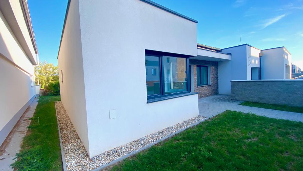 +++NA PREDAJ  NOVOSTAVBA RODINNÉHO DOMU S GARÁŽOU ZA CENU BYTU +++