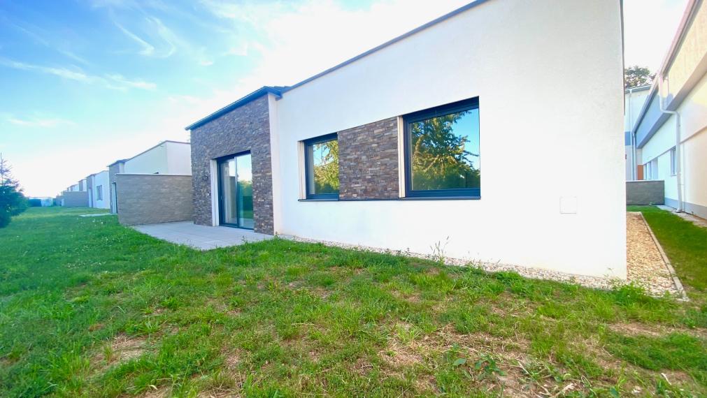 +++NA PREDAJ  NOVOSTAVBA RODINNÉHO DOMU S GARÁŽOU ZA CENU BYTU +++