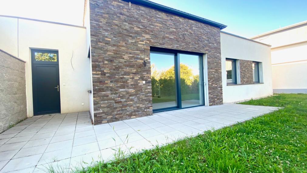 +++NA PREDAJ  NOVOSTAVBA RODINNÉHO DOMU S GARÁŽOU ZA CENU BYTU +++