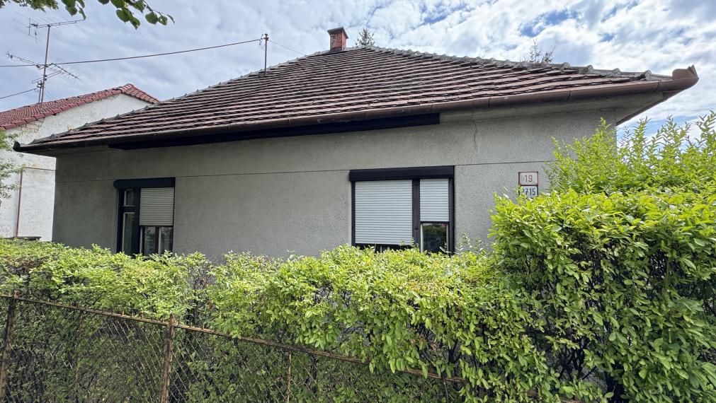 REZERVOVANÉ+++EXKLUZÍVNE – Rodinný dom s veľkým pozemkom v širšom centre Trnavy na predaj.