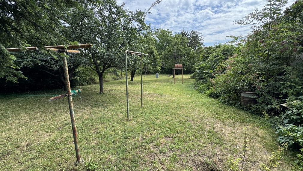 EXKLUZÍVNE – Rodinný dom s veľkým pozemkom v širšom centre Trnavy na predaj.