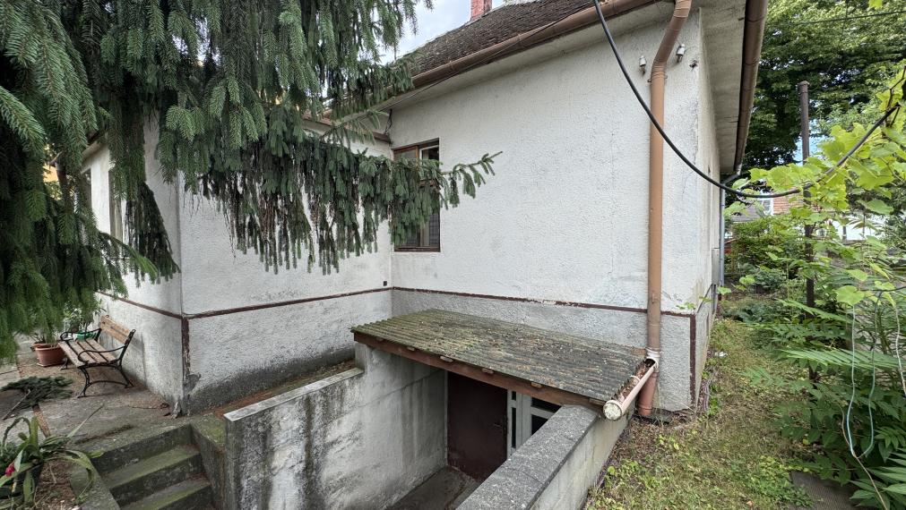 EXKLUZÍVNE – Rodinný dom s veľkým pozemkom v širšom centre Trnavy na predaj.