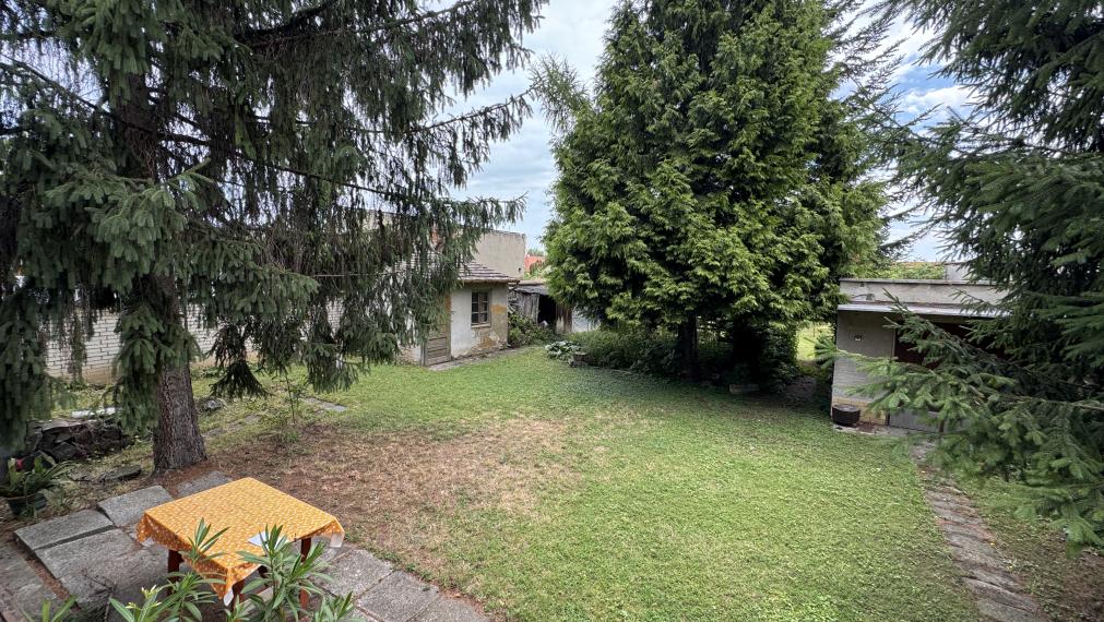 EXKLUZÍVNE – Rodinný dom s veľkým pozemkom v širšom centre Trnavy na predaj.