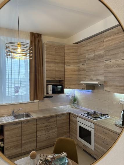 Ponúkame Vám  na prenájom 2,5 izbový byt  v Bytovom dome .