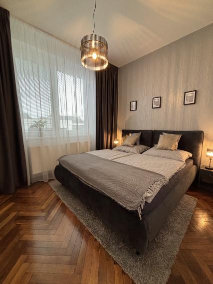 Ponúkame Vám  na prenájom 2,5 izbový byt  v Bytovom dome .