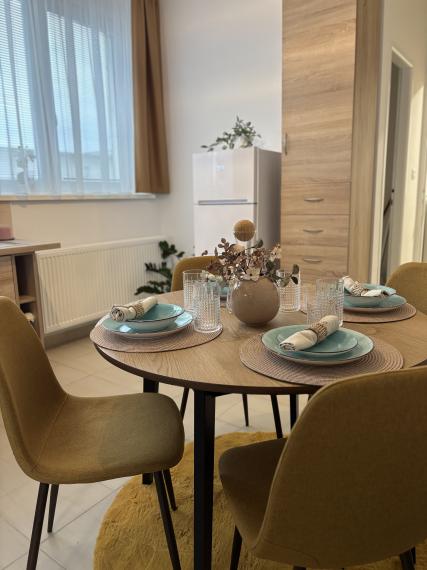 Ponúkame Vám  na prenájom 2,5 izbový byt  v Bytovom dome .