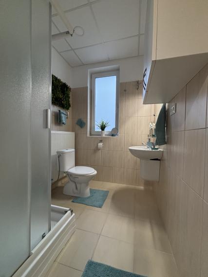 Ponúkame Vám  na prenájom 2,5 izbový byt  v Bytovom dome .