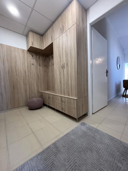 Ponúkame Vám  na prenájom 2,5 izbový byt  v Bytovom dome .