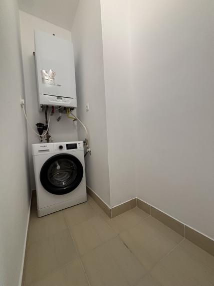 Ponúkame Vám  na prenájom 2,5 izbový byt  v Bytovom dome .