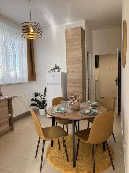 Ponúkame Vám  na prenájom 2,5 izbový byt  v Bytovom dome .