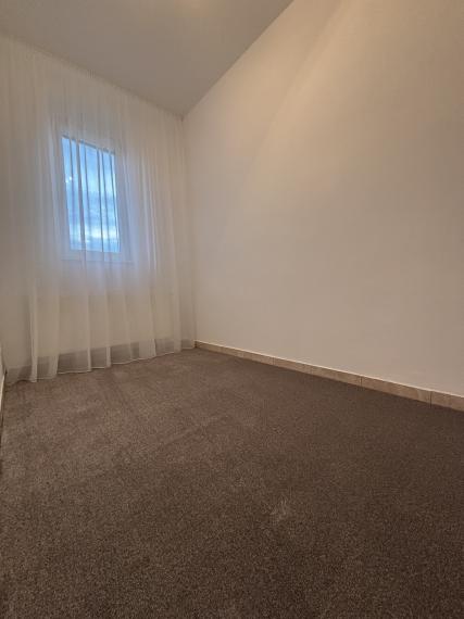 Ponúkame Vám  na prenájom 2,5 izbový byt  v Bytovom dome .