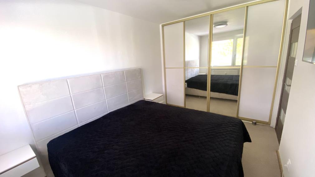 +++ KOMPLETNE REKONŠTRUOVANÝ 3 IZBOVÝ BYT NA SKOK OD CENTRA TRNAVY+++