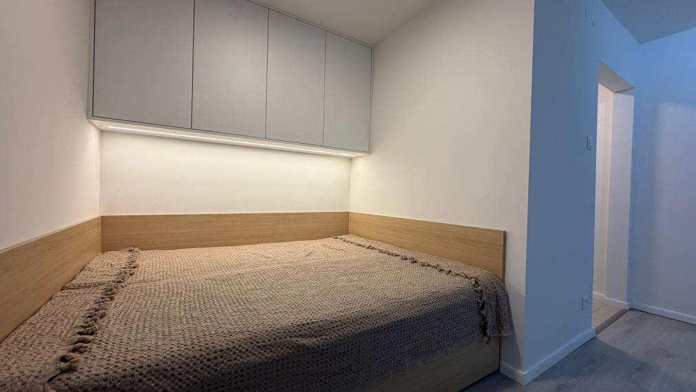 NÁDHERNÝ 1 IZBOVÝ BYT PO KRÁSNEJ REKONŠTRUKCII NA PRENÁJOM V TRNAVE