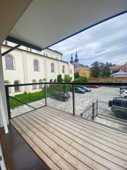 KRÁSNA NOVOSTYVBA 2 IZBOVÉHO BYTU V HISTORICKOM CENTRE MESTA NA PRENÁJOM